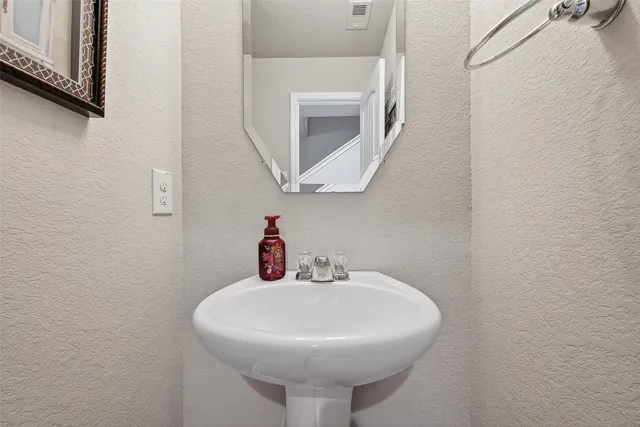 $2,400 | 8007 Carillon Way, Rosharon, TX 77583