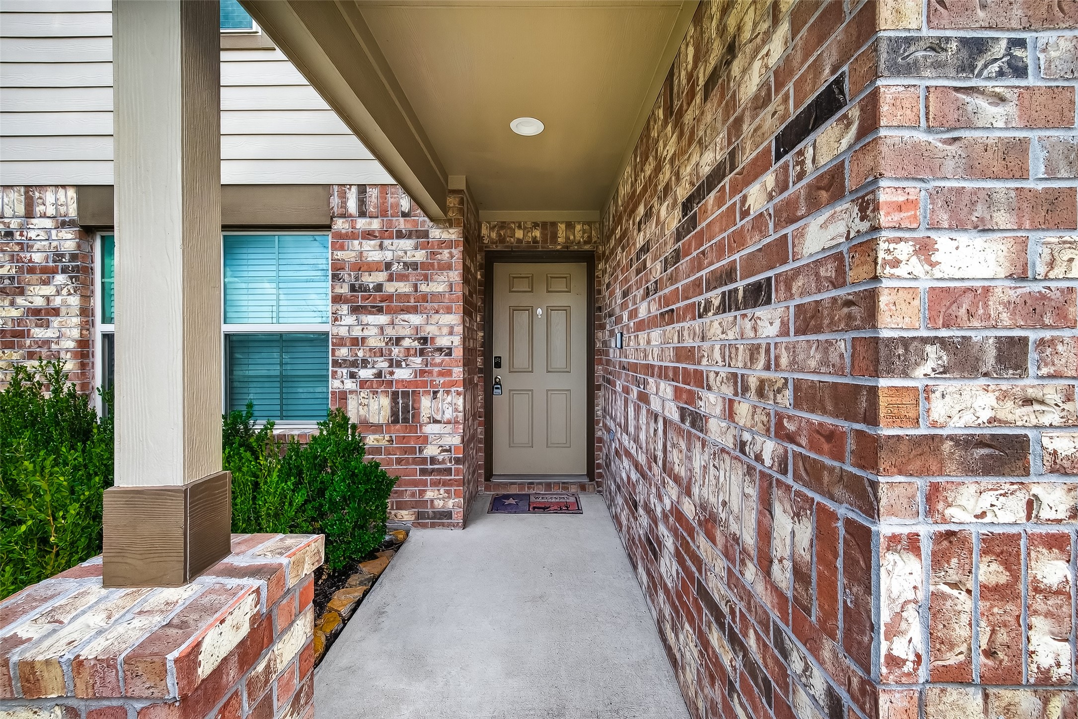 8007 Carillon Way Rosharon, TX 77583 - Photo 2 of 33 Front Enrty