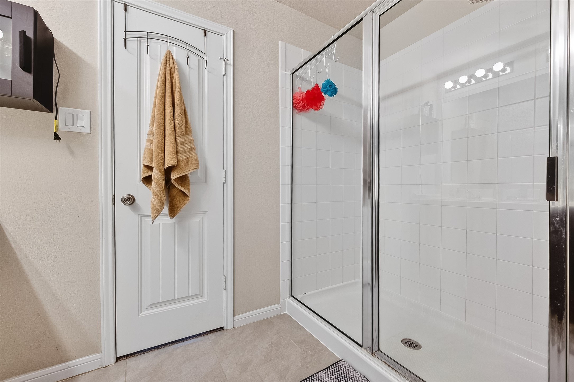 8007 Carillon Way Rosharon, TX 77583 - Photo 21 of 33 a bathroom with a shower and a sink