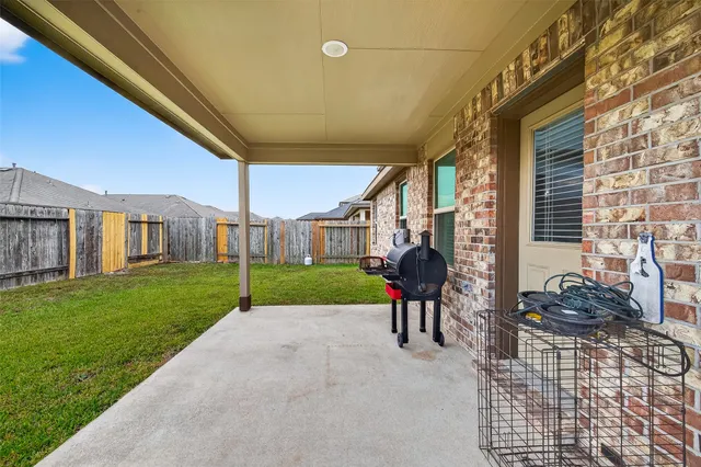 $2,400 | 8007 Carillon Way, Rosharon, TX 77583