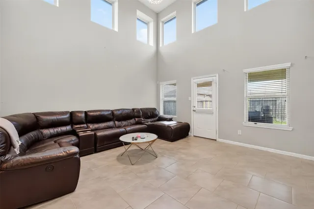 $2,400 | 8007 Carillon Way, Rosharon, TX 77583