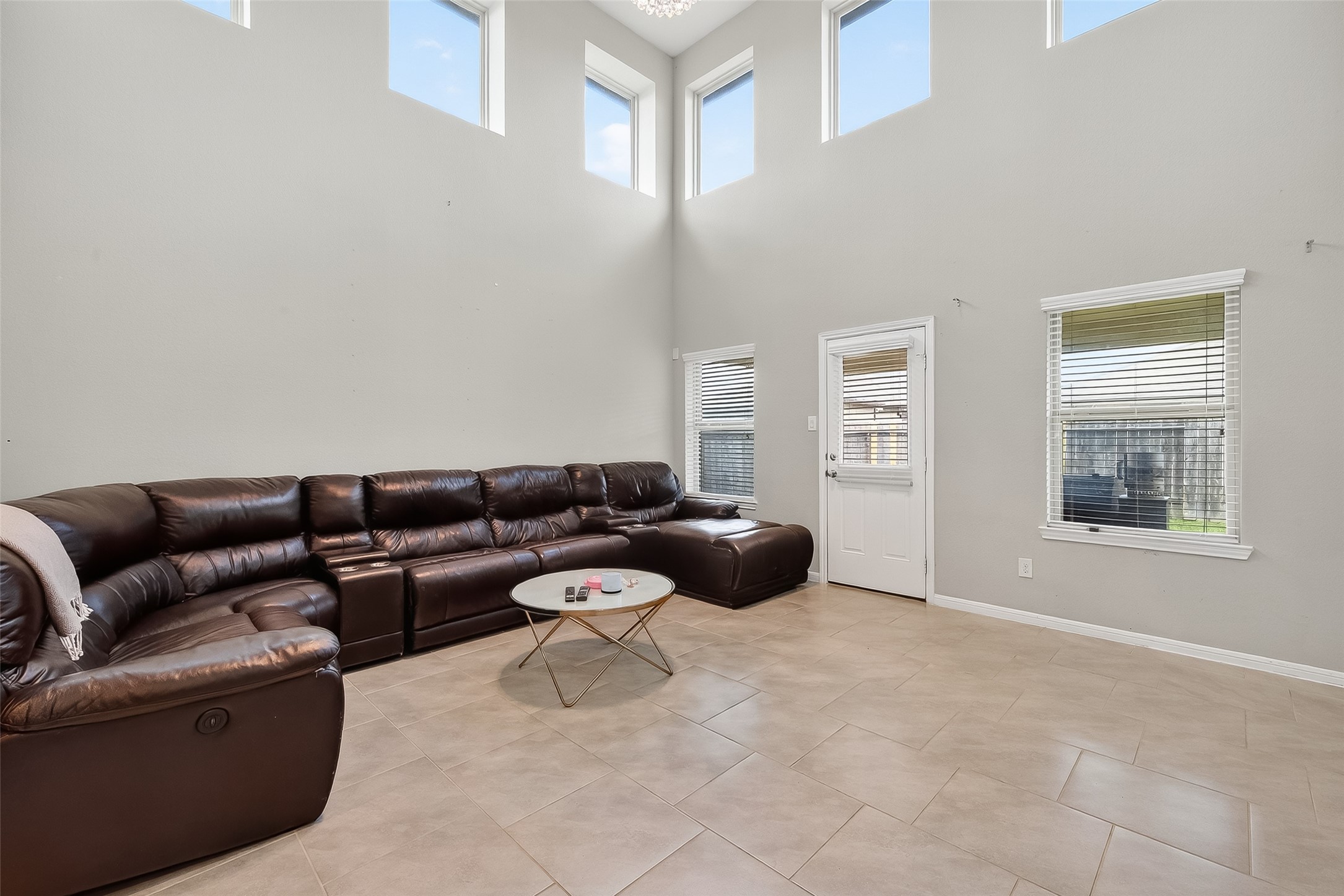 8007 Carillon Way Rosharon, TX 77583 - Photo 6 of 33 a living room with furniture