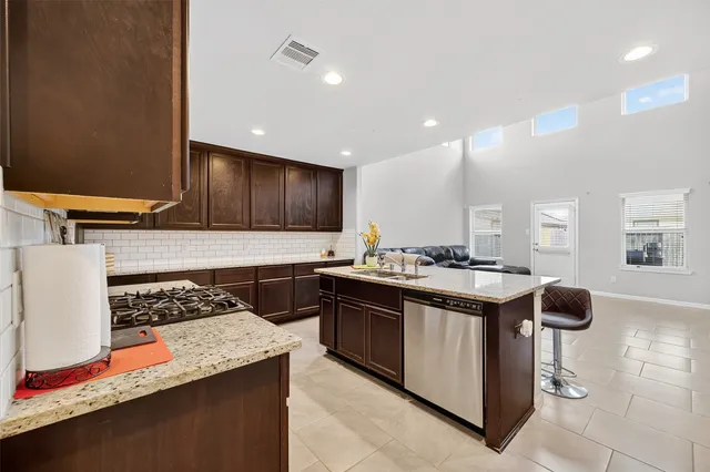 $2,400 | 8007 Carillon Way, Rosharon, TX 77583