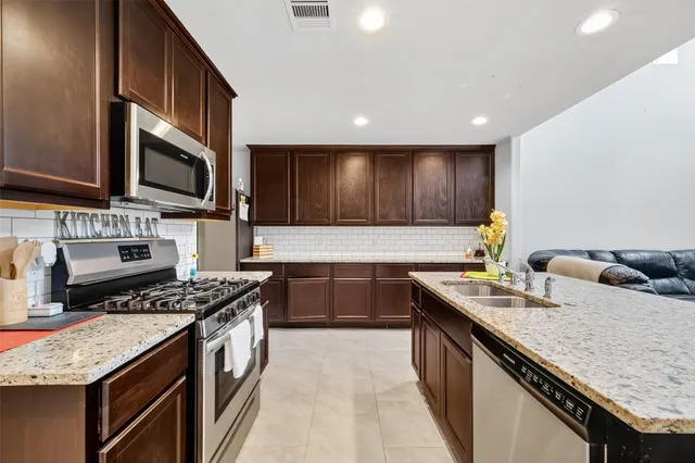 $2,400 | 8007 Carillon Way, Rosharon, TX 77583