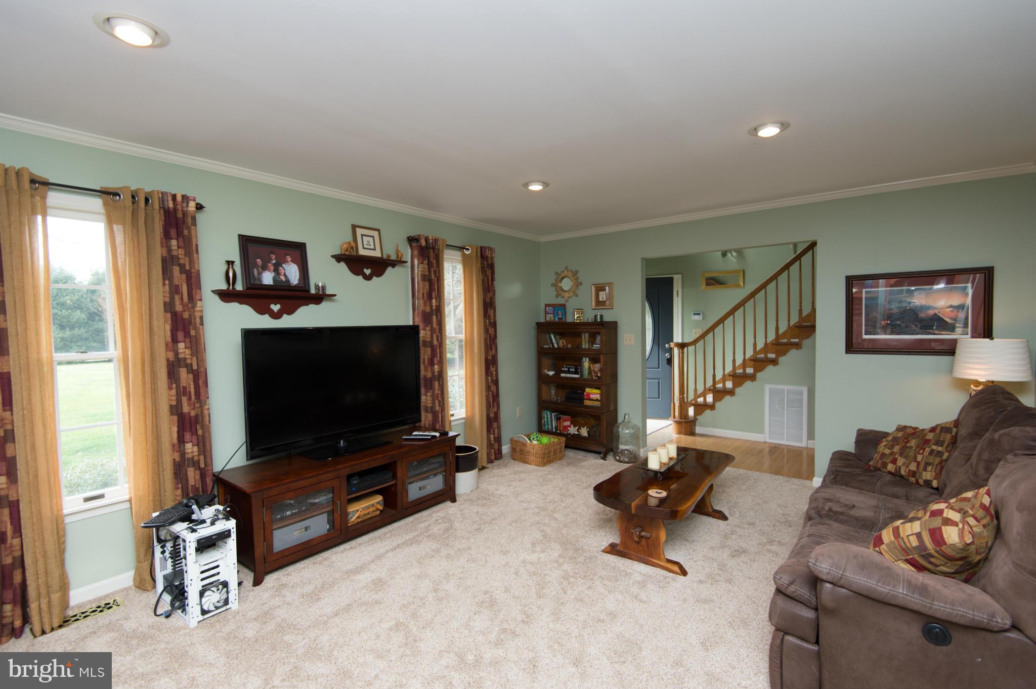5012 Rippling Road Cambridge, MD 21613 - Photo 7 of 29 Living Room