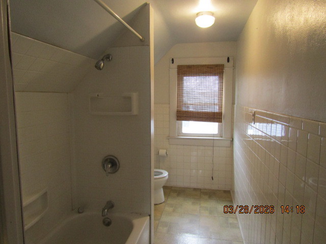 2334 18th Avenue Moline, IL 61265 - Photo 18 of 49 a bathroom with a shower