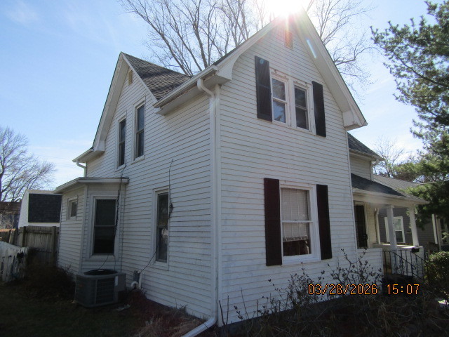 2334 18th Avenue Moline, IL 61265 - Photo 47 of 49 a front view of a house with a garden