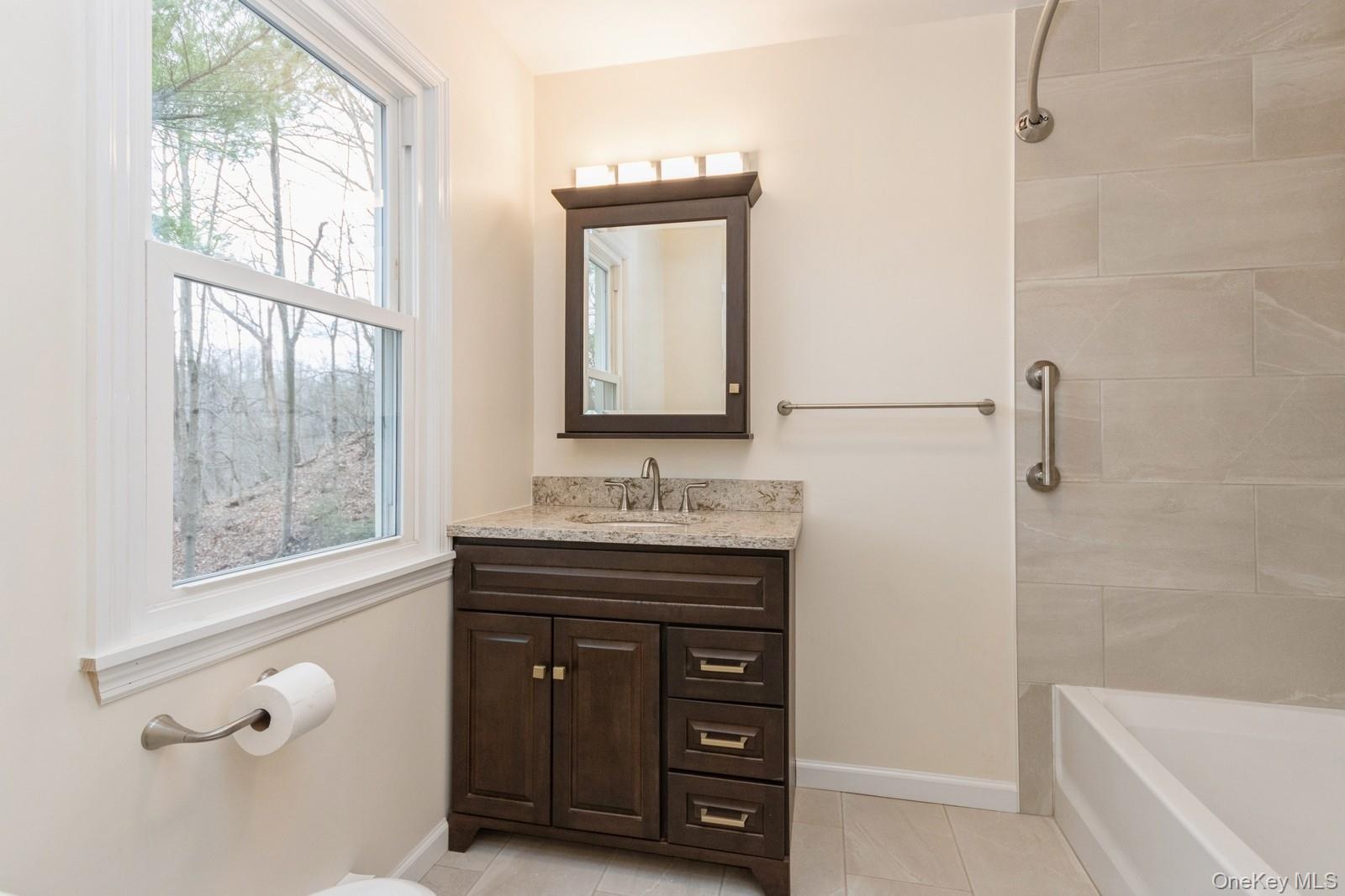 129 Harris Road, Unit 4 Katonah, NY 10536 - Photo 12 of 21 Gallery Image 12
