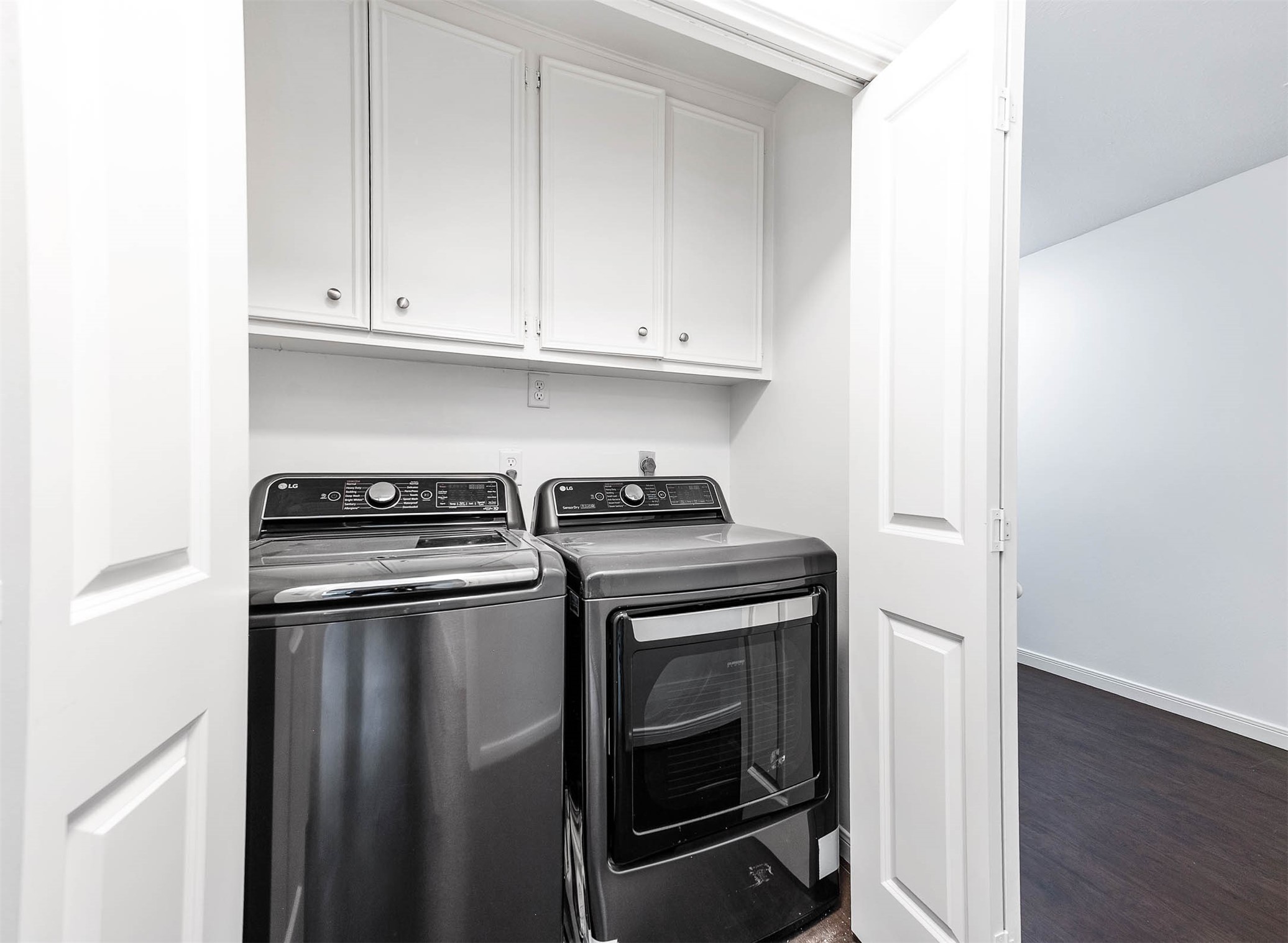 727 Bunker Hill Road, Unit 104 Houston, TX 77024 - Photo 7 of 34