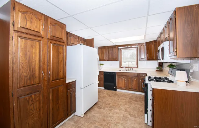 $199,900 | 915 Hawpatch Street, Lagrange, IN 46761