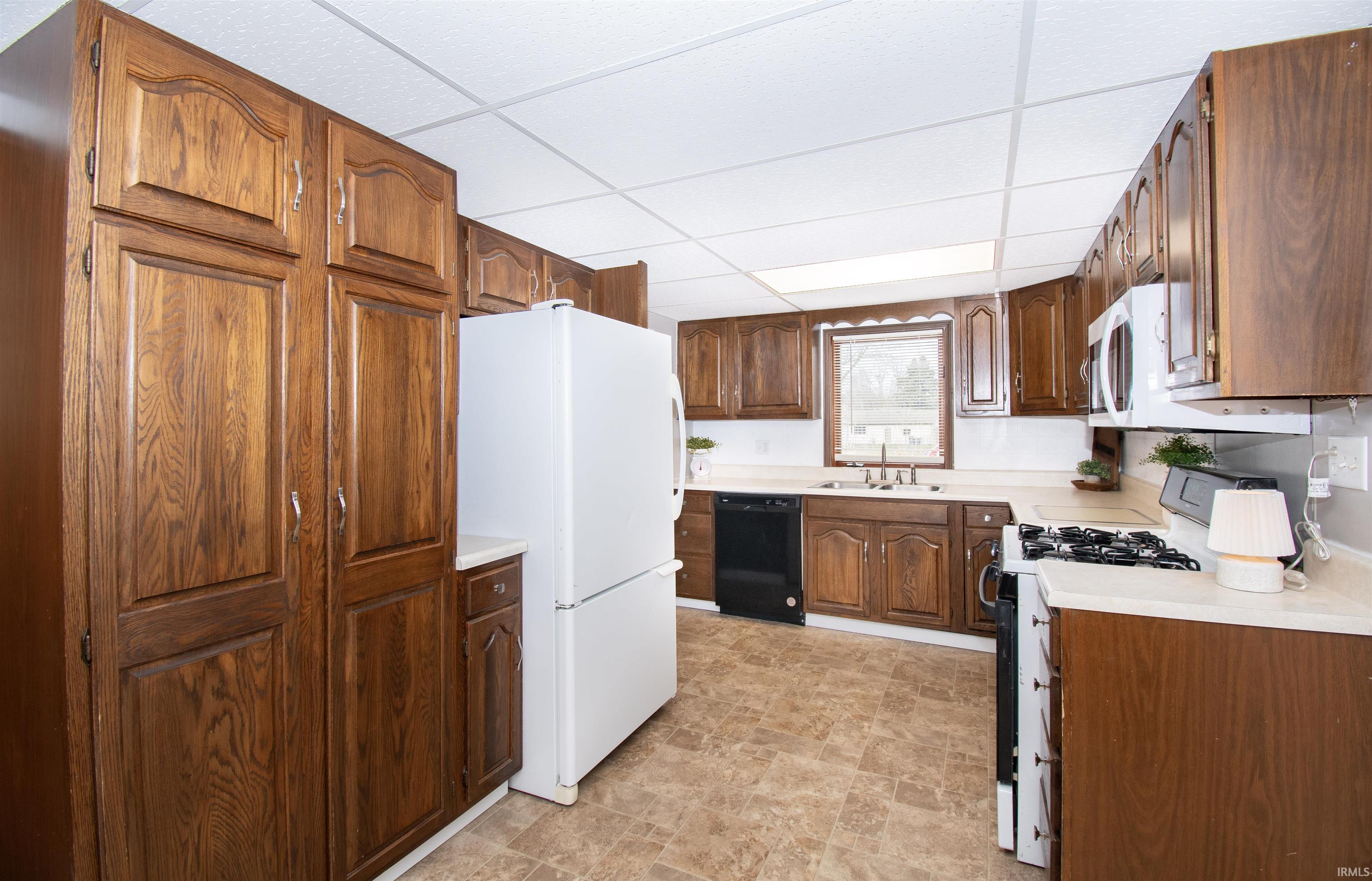 915 Hawpatch Street Lagrange, IN 46761 - Photo 29 of 35 Gallery Image 29