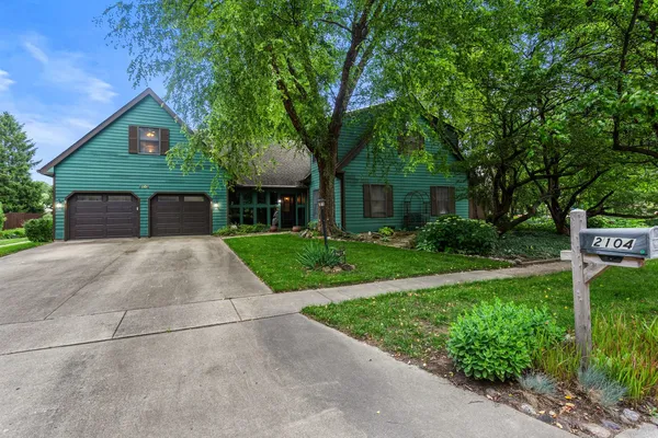 $439,500 | 2104 Doubletree Lane, Champaign, IL 61822
