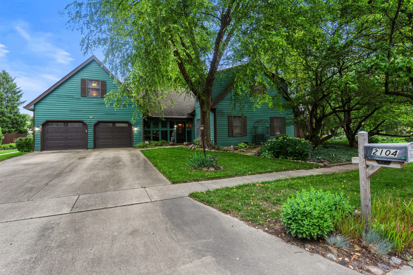 2104 Doubletree Lane Champaign, IL 61822 - Photo 1 of 47