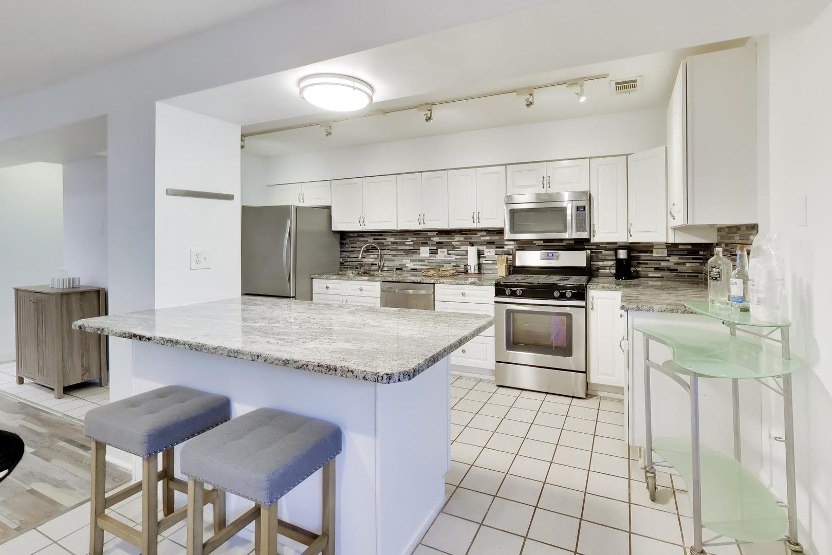 4053 North Sheridan Road, Unit 1 Chicago, IL 60613 - Photo 11 of 20