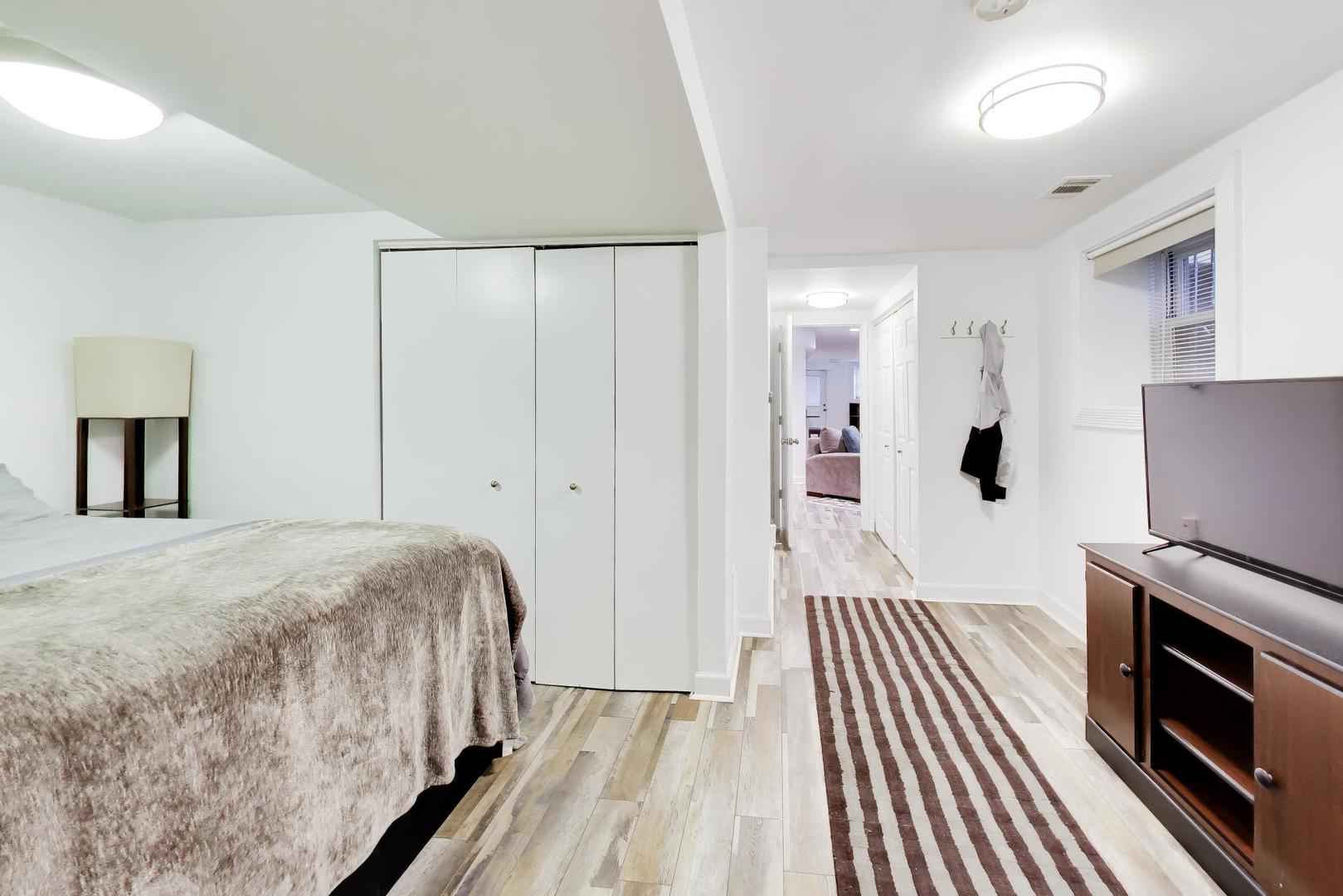 4053 North Sheridan Road, Unit 1 Chicago, IL 60613 - Photo 14 of 20