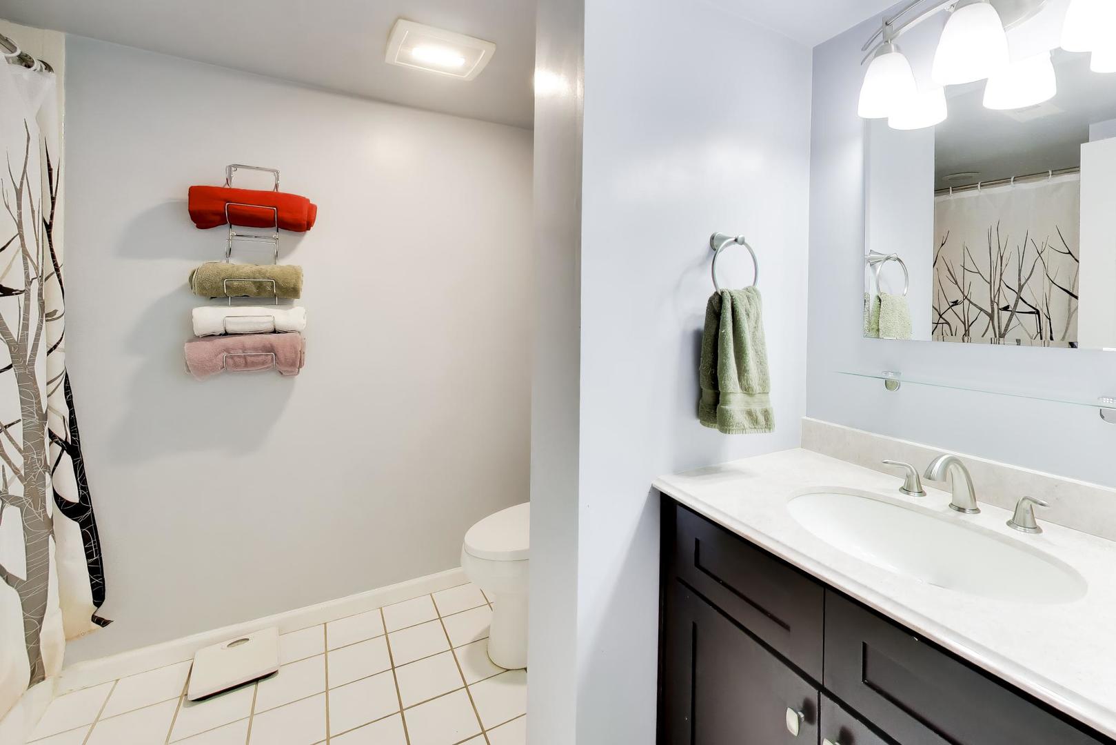 4053 North Sheridan Road, Unit 1 Chicago, IL 60613 - Photo 16 of 20