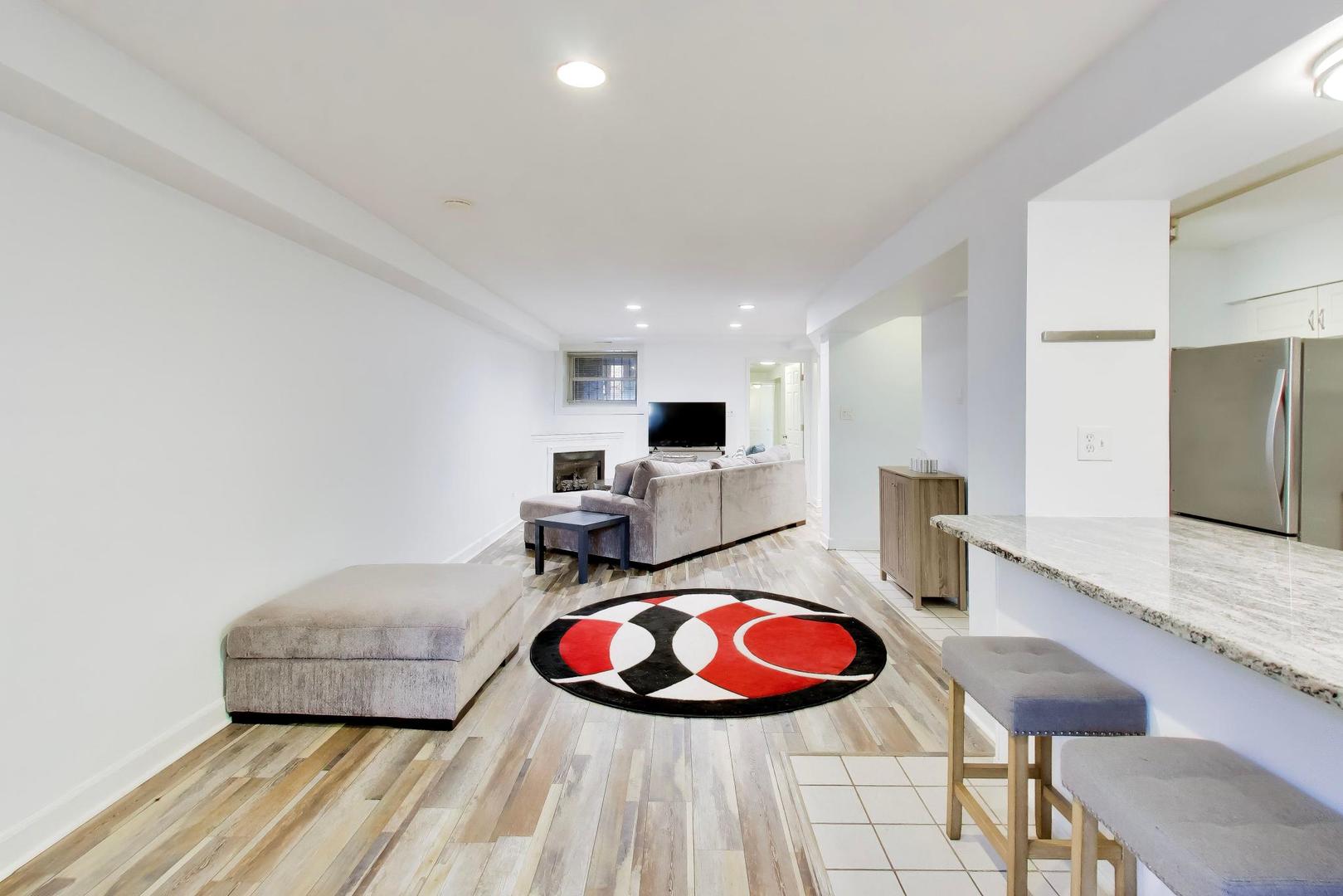 4053 North Sheridan Road, Unit 1 Chicago, IL 60613 - Photo 6 of 20