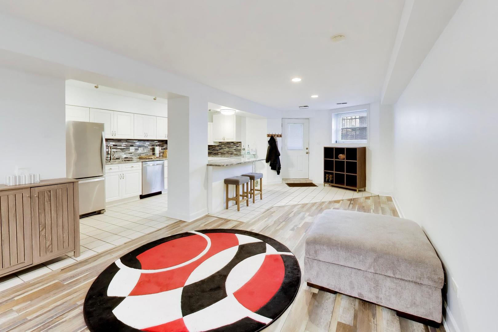 4053 North Sheridan Road, Unit 1 Chicago, IL 60613 - Photo 9 of 20