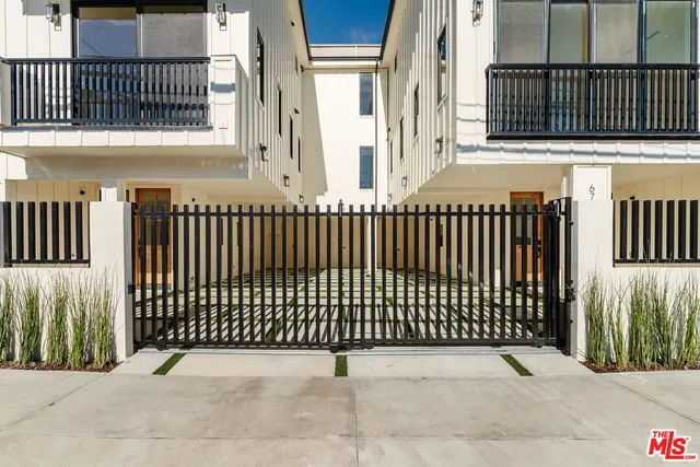 $5,995 | 6765 Lexington Avenue, Los Angeles, CA 90038
