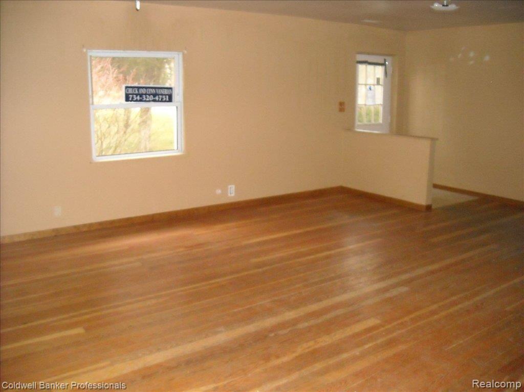 9306 Hamburg Road Brighton, MI 48116 - Photo 5 of 19 DSCN1741