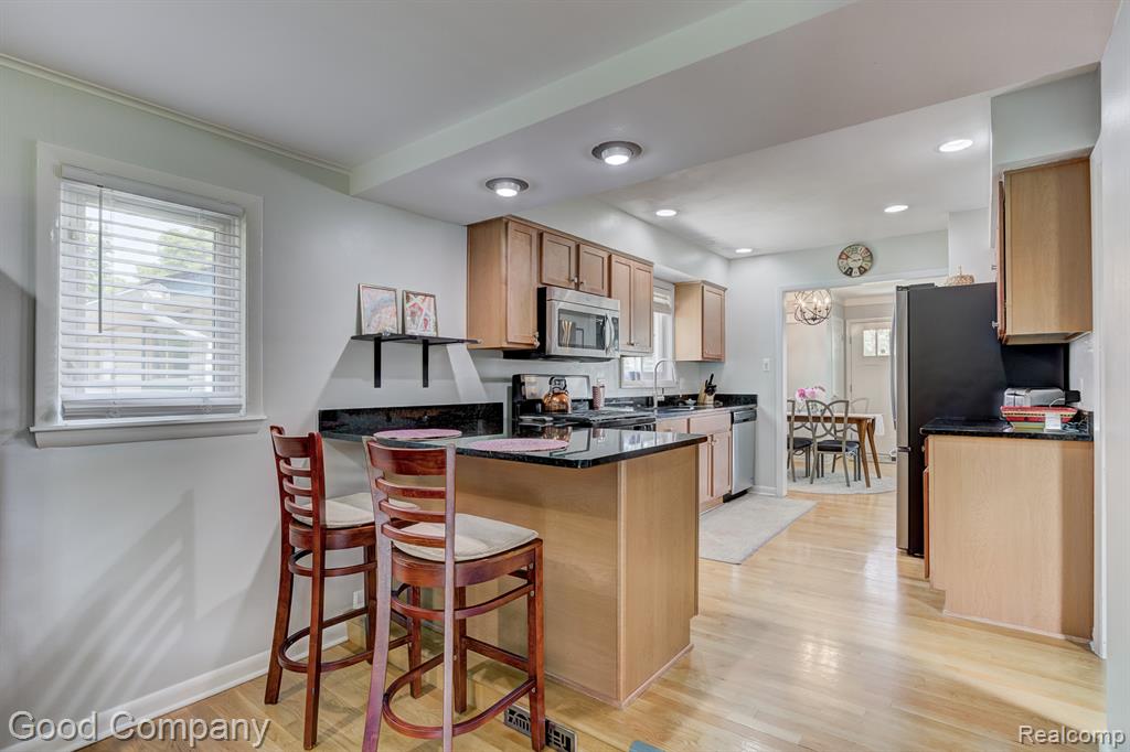 4217 Crooks Road Royal Oak, MI 48073 - Photo 11 of 50