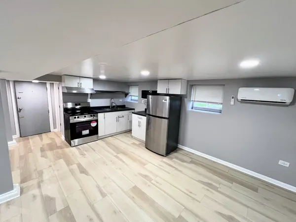 $1,300 | 5628 West Eastwood Avenue, Unit GR, Chicago, IL 60630