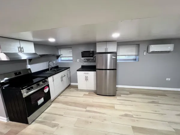 $1,300 | 5628 West Eastwood Avenue, Unit GR, Chicago, IL 60630