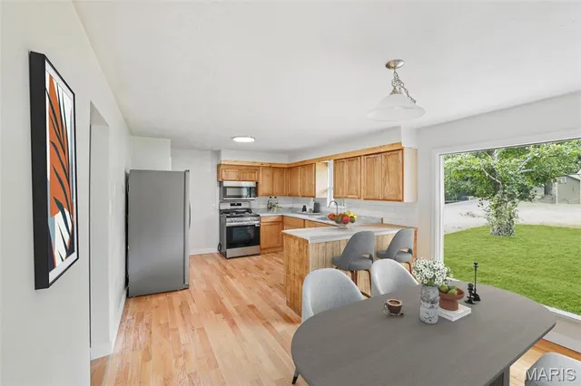 $219,900 | 315 Hillcrest Drive, Bourbon, MO 65441