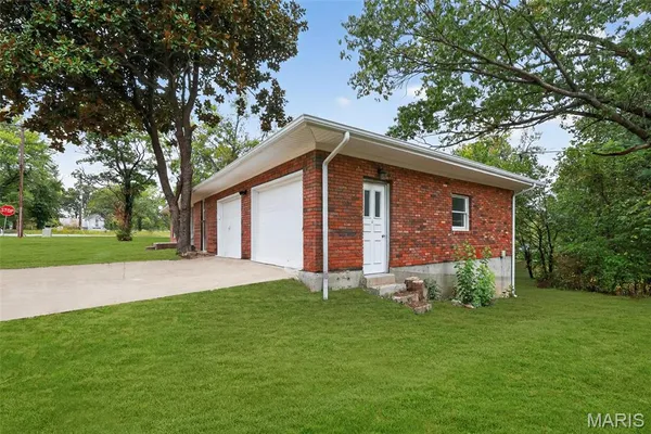 $219,700 | 315 Hillcrest Drive, Bourbon, MO 65441