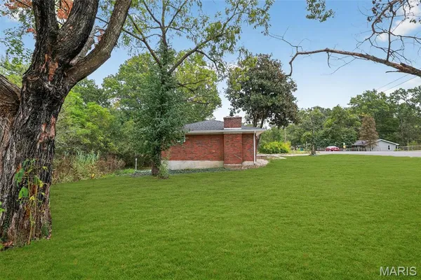$219,700 | 315 Hillcrest Drive, Bourbon, MO 65441