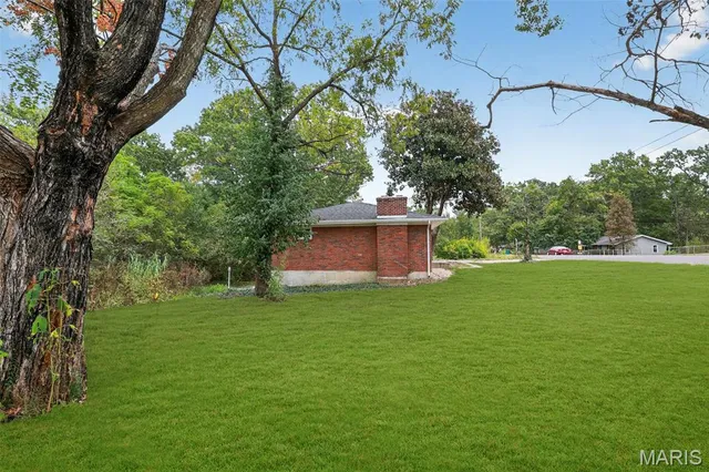 $219,900 | 315 Hillcrest Drive, Bourbon, MO 65441