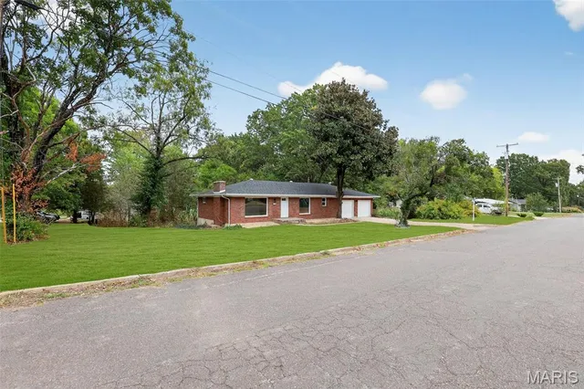 $219,900 | 315 Hillcrest Drive, Bourbon, MO 65441