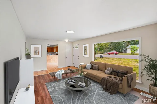 $219,900 | 315 Hillcrest Drive, Bourbon, MO 65441