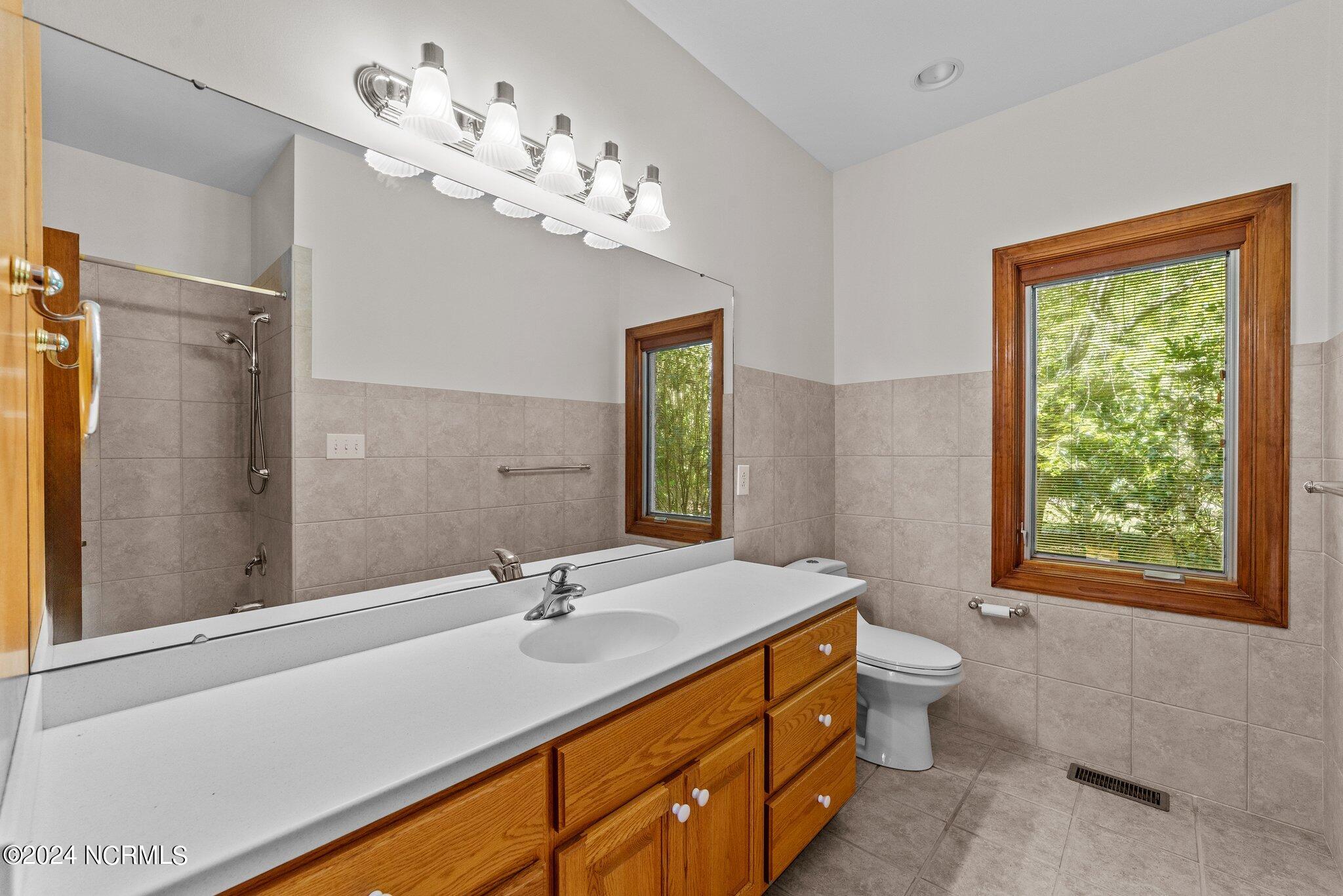 100 Rappahannock Drive Chocowinity, NC 27817 - Photo 37 of 53 037 Guest Bath