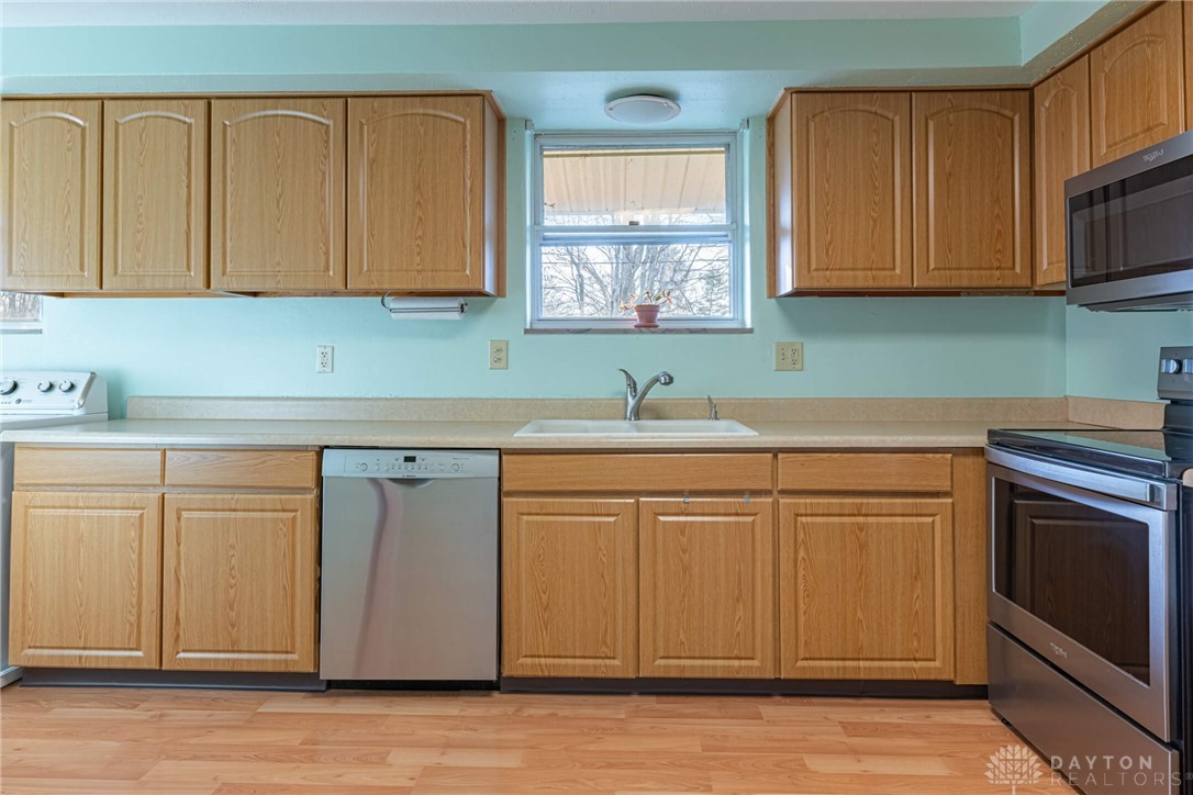 5861 Freeman Road Dayton, OH 45459 - Photo 7 of 28 Gallery Image 7