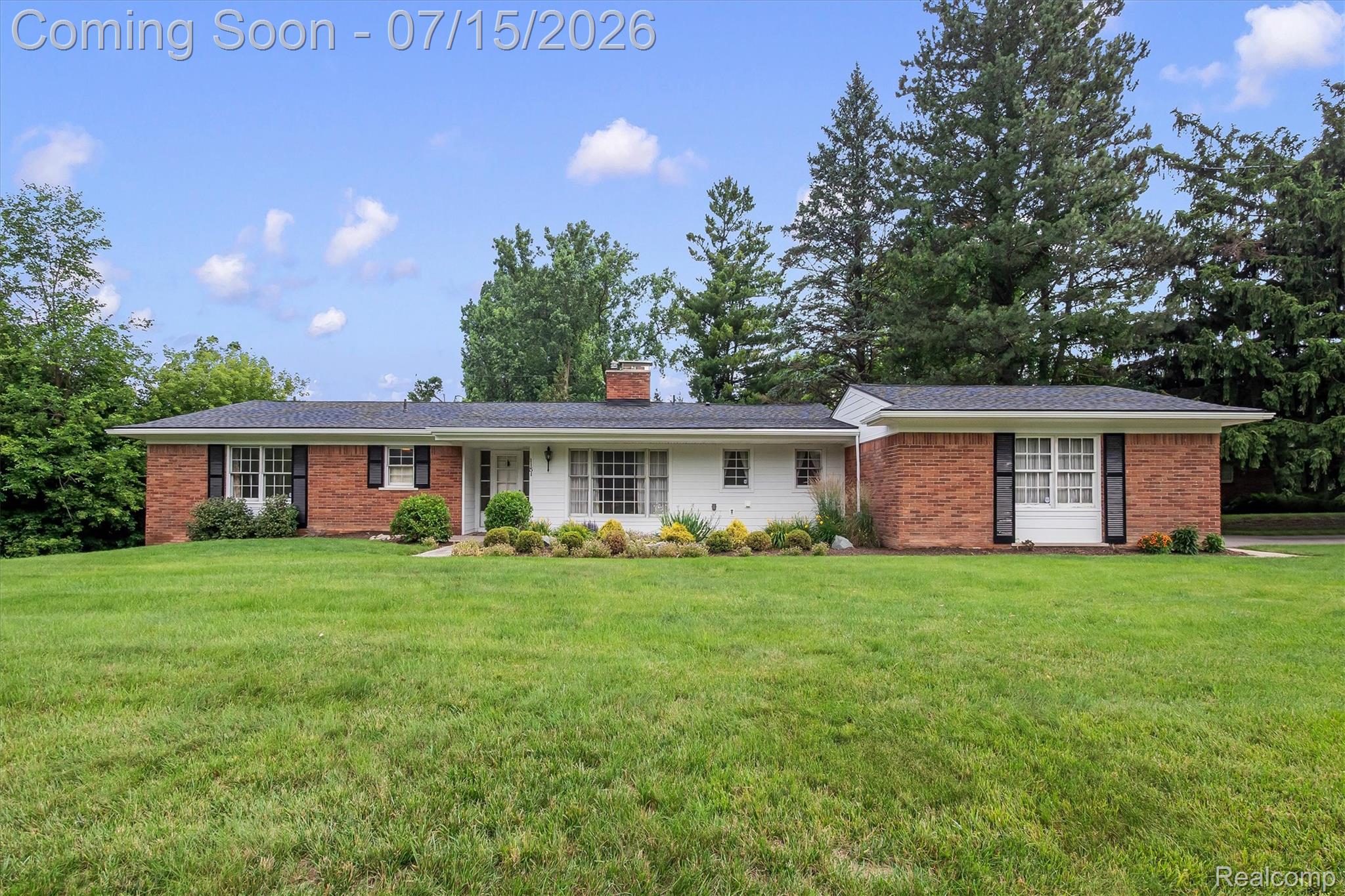 1151 Peveril Road Bloomfield Hills, MI 48304 - Photo 1 of 39 Welcome to 1151 Peveril- a beautiful brick ranch on a nearly half acre corner lot