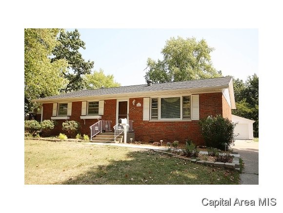 824 Independence Ridge Springfield, IL 62702 - Photo 1 of 24