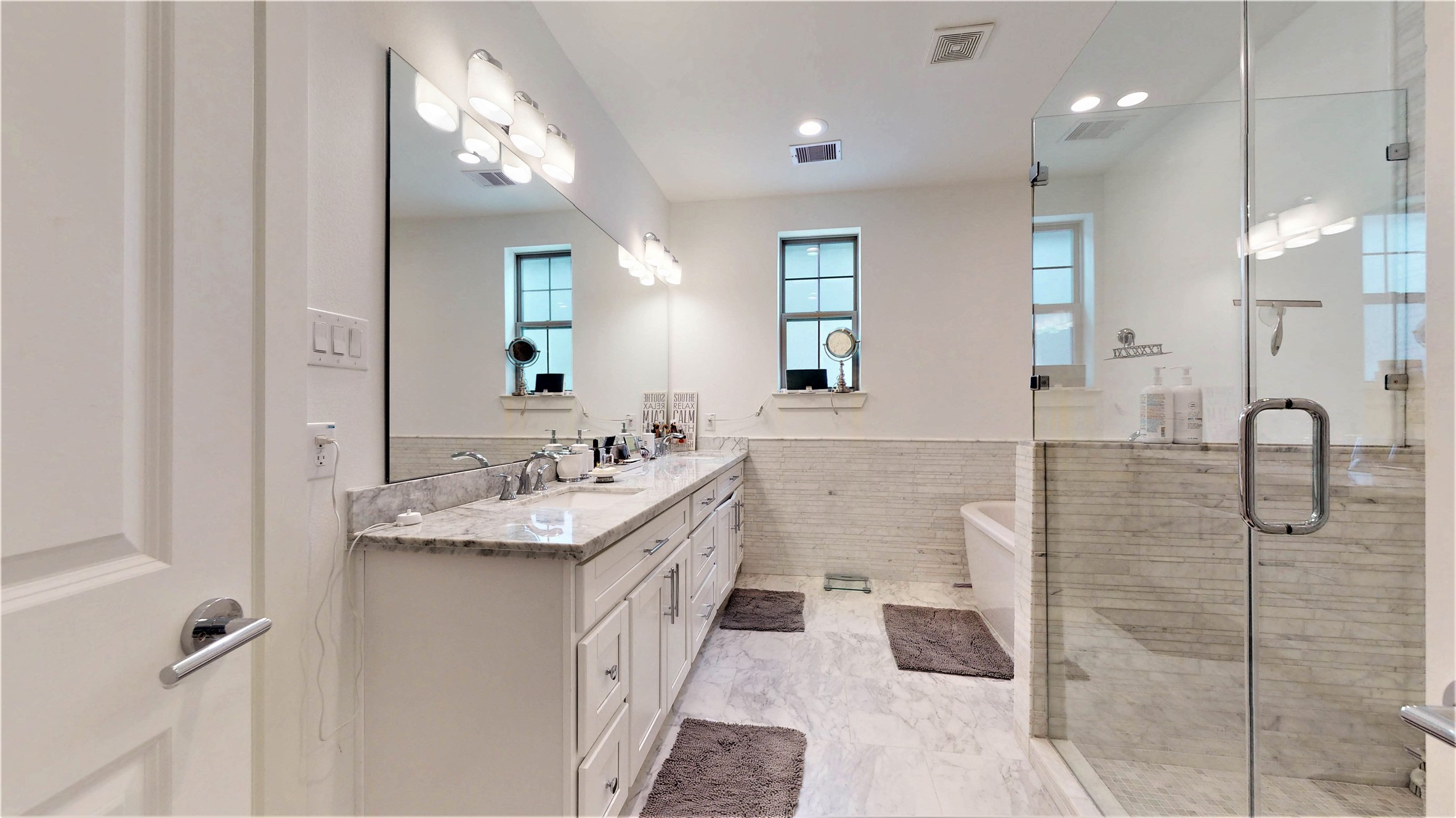 5422 Darling Street, Unit C Houston, TX 77007 - Photo 29 of 35 Master Suite Private Bathroom