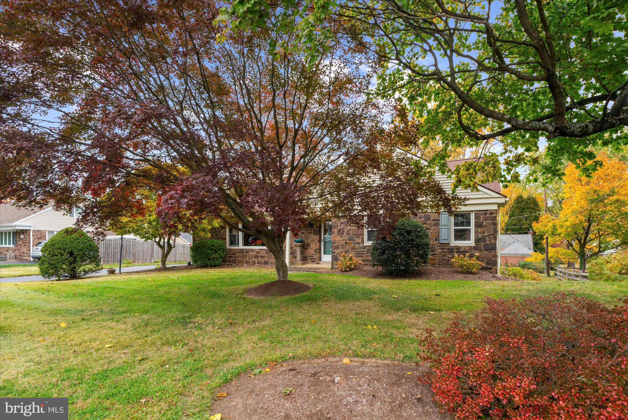 821 Coopertown Road Bryn Mawr, PA 19010 - Photo 43 of 44 a view of a volley ball court