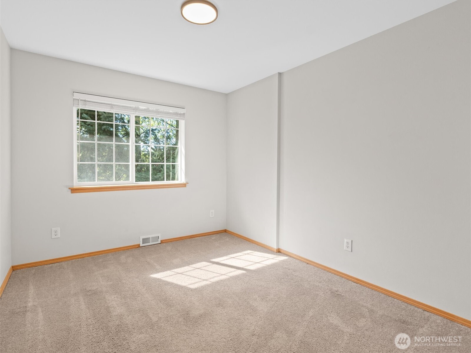 5062 23rd Avenue Southwest Seattle, WA 98106 - Photo 20 of 39 an empty room with a window