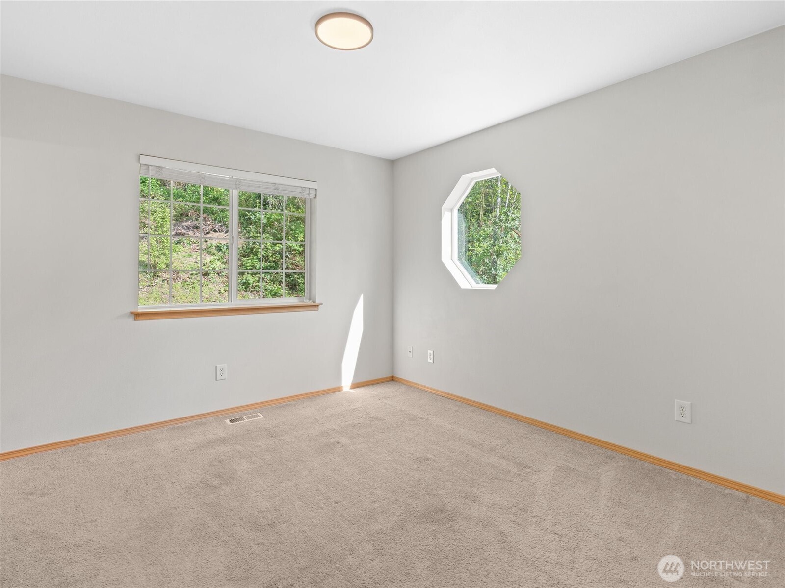 5062 23rd Avenue Southwest Seattle, WA 98106 - Photo 22 of 39 an empty room with a window