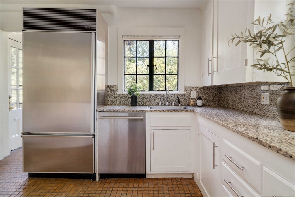 121 Dorset Road Newton, MA 02468 - Photo 19 of 36