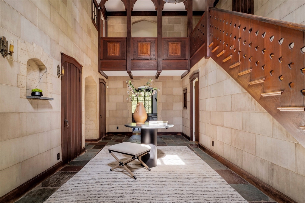 121 Dorset Road Newton, MA 02468 - Photo 4 of 36