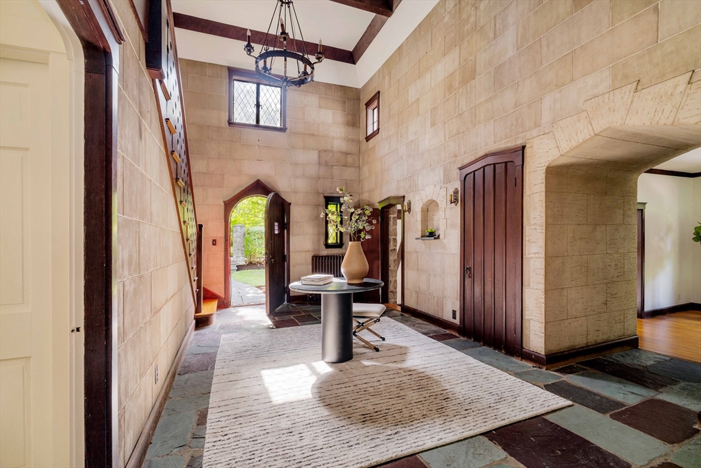 121 Dorset Road Newton, MA 02468 - Photo 5 of 36