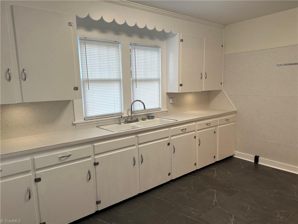 818 West Lebanon Street Mount Airy, NC 27030 - Photo 16 of 23