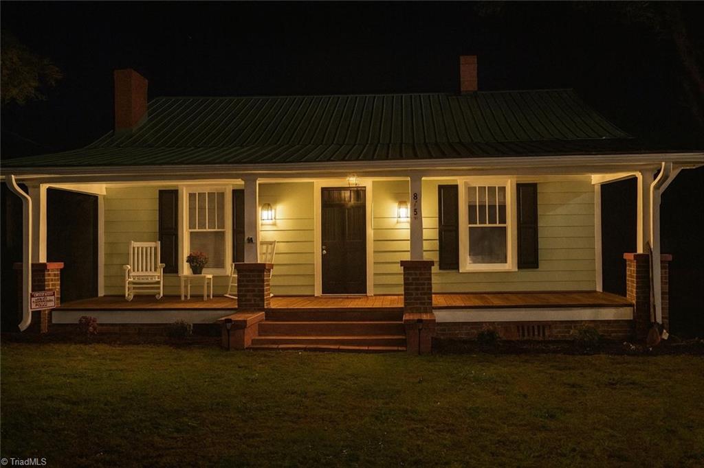 818 West Lebanon Street Mount Airy, NC 27030 - Photo 2 of 23 AI generated Photo