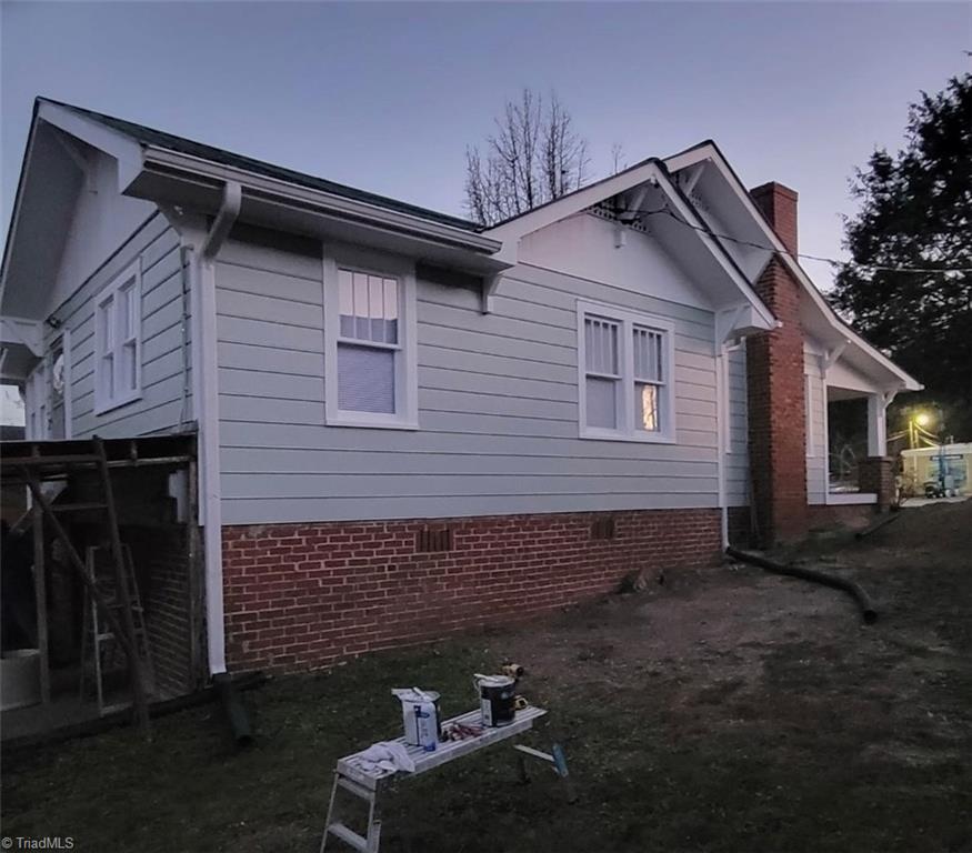 818 West Lebanon Street Mount Airy, NC 27030 - Photo 4 of 23