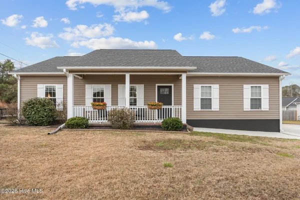 $326,500 | 836 Queens Creek Road, Hubert, NC 28539