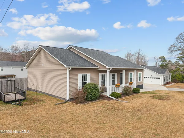 $326,500 | 836 Queens Creek Road, Hubert, NC 28539