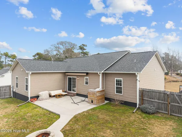$326,500 | 836 Queens Creek Road, Hubert, NC 28539